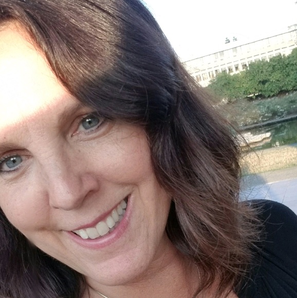 Meet your Posher, Lisa - Picture 1 of 1